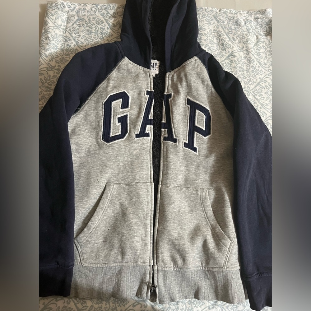 Nice and warm sweater jacket. In a very good condition